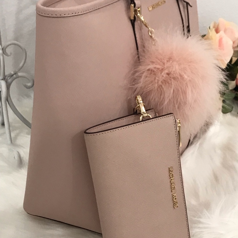 🌷Authentic MICHAEL KORS Large Ballet Tote Set🌷 - Picture 4 of 8